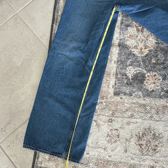 American Eagle Low-Rise Baggy Wide Leg Jeans - Picture 2 of 7